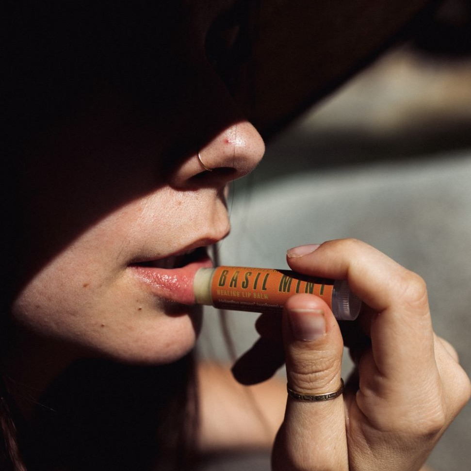 hair smells like cigarette smoke How To Get Rid of Your Smoke Smell in Hair? hair smells like cigarette smoke How To Get Rid of Your Smoke Smell in Hair?